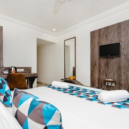 Hotel Galaxy Surat Exterior foto