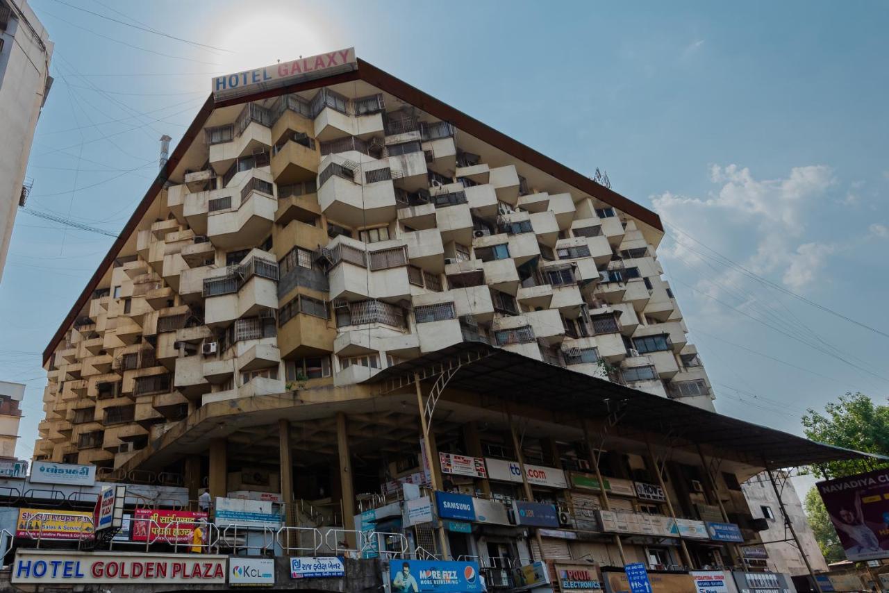 Hotel Galaxy Surat Exterior foto